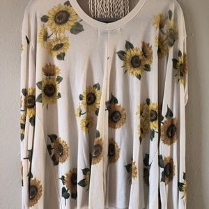 Wildfox sweater // 90’s vintage sunflower print 🌻